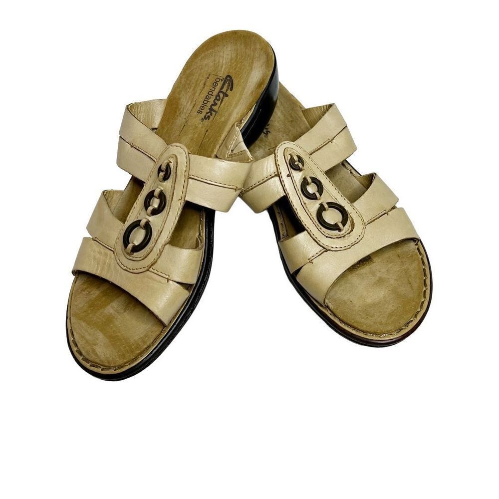 Clark’s bendable nude beige ina cherish leather sandals size 6